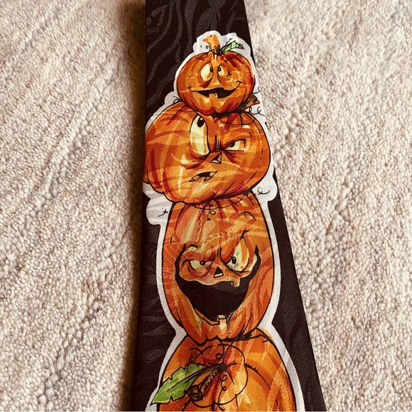 A. Rogers 100% Polyester Halloween Jack O Lanters/Pumpkins Tie - Picture 4 of 11